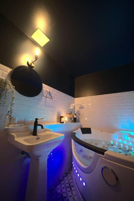 Luxury Room Jacuzzi Centre Ville Haut De Gamme Mulhouse Bagian luar foto