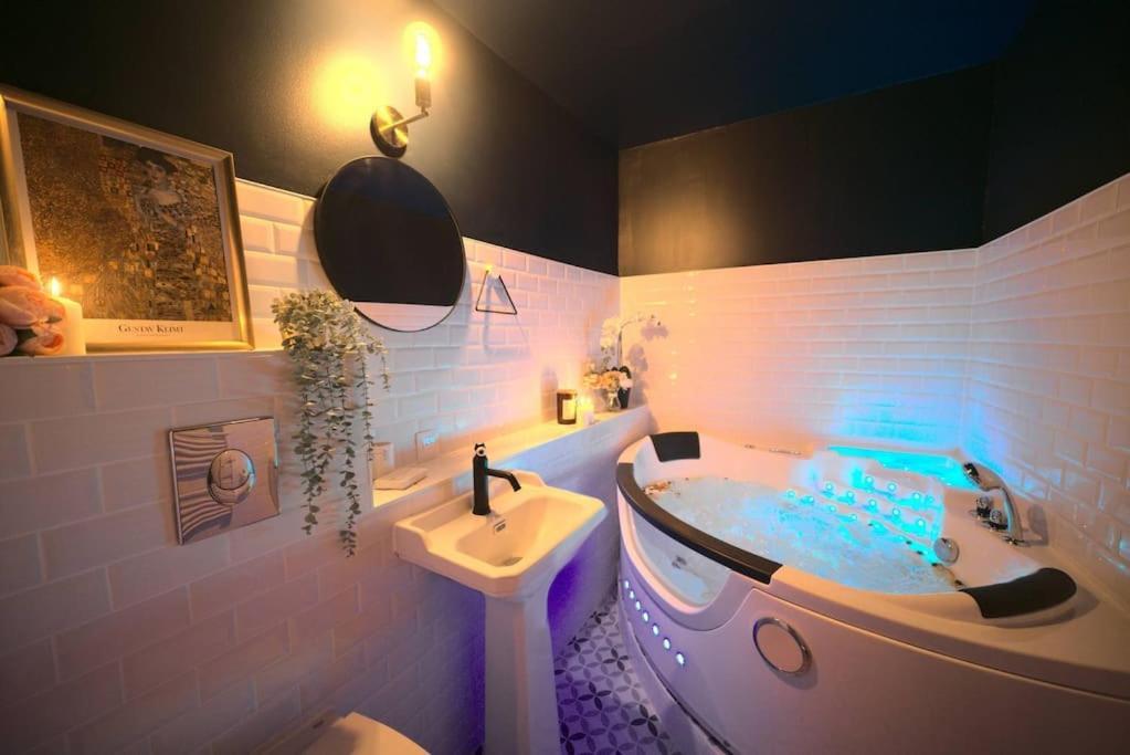 Luxury Room Jacuzzi Centre Ville Haut De Gamme Mulhouse Bagian luar foto